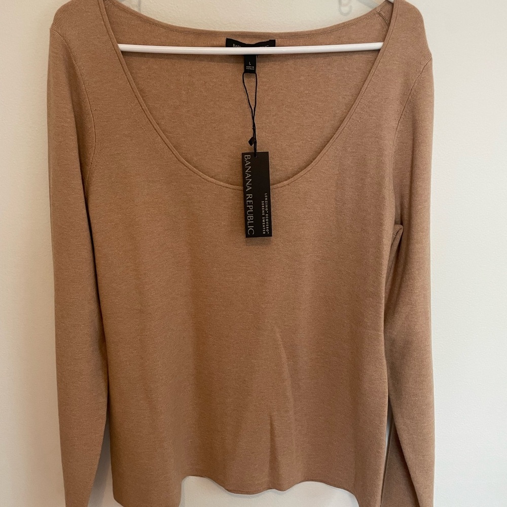 Banana Republic long sleeve sweater. Great preloved condition.